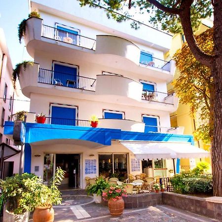 Hotel Adria B&B - Colazione Fino Alle 12 ميسانو ادرياتيكو المظهر الخارجي الصورة