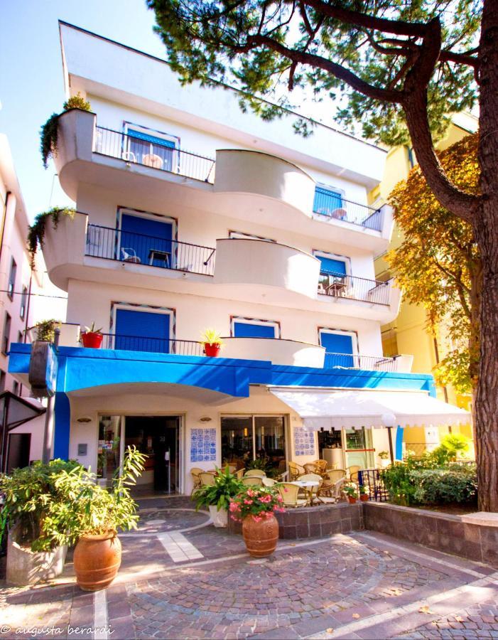Hotel Adria B&B - Colazione Fino Alle 12 ميسانو ادرياتيكو المظهر الخارجي الصورة