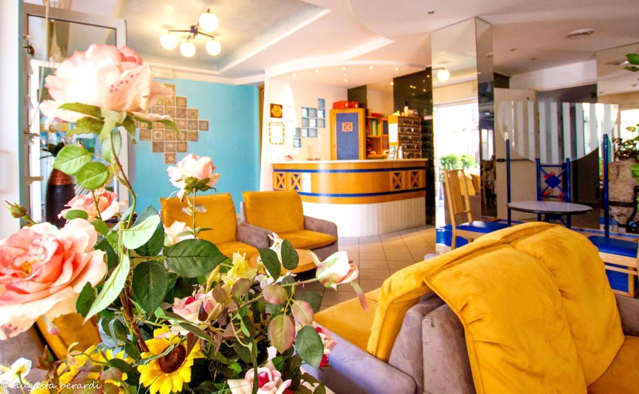 Hotel Adria B&B - Colazione Fino Alle 12 ميسانو ادرياتيكو المظهر الخارجي الصورة