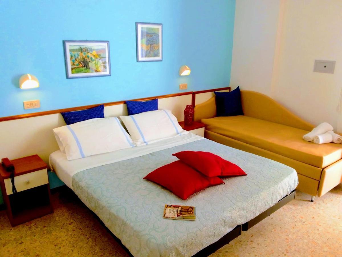 Hotel Adria B&B - Colazione Fino Alle 12 ميسانو ادرياتيكو المظهر الخارجي الصورة