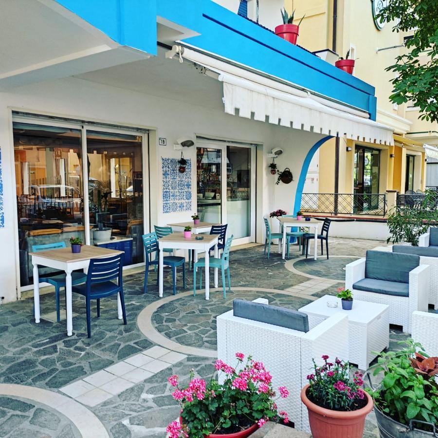 Hotel Adria B&B - Colazione Fino Alle 12 ميسانو ادرياتيكو المظهر الخارجي الصورة
