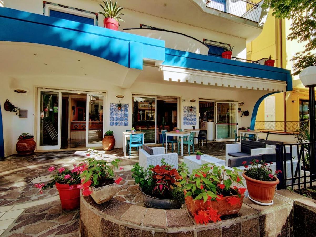 Hotel Adria B&B - Colazione Fino Alle 12 ميسانو ادرياتيكو المظهر الخارجي الصورة