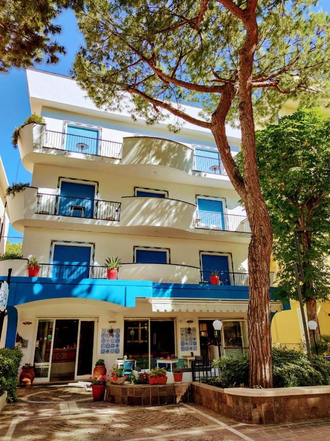 Hotel Adria B&B - Colazione Fino Alle 12 ميسانو ادرياتيكو المظهر الخارجي الصورة