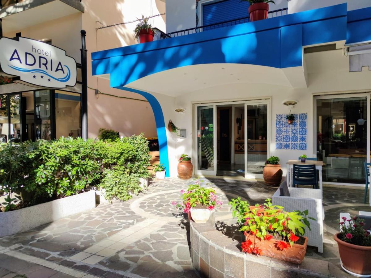 Hotel Adria B&B - Colazione Fino Alle 12 ميسانو ادرياتيكو المظهر الخارجي الصورة