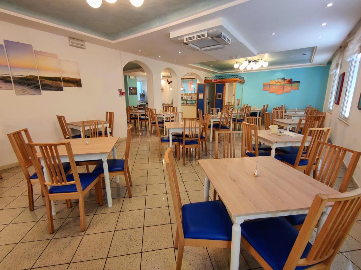 Hotel Adria B&B - Colazione Fino Alle 12 ميسانو ادرياتيكو المظهر الخارجي الصورة