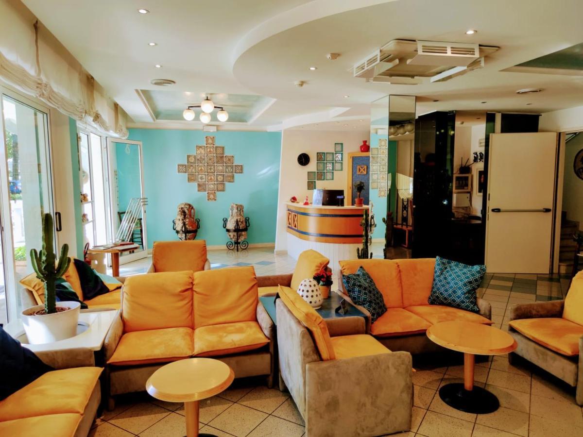 Hotel Adria B&B - Colazione Fino Alle 12 ميسانو ادرياتيكو المظهر الخارجي الصورة