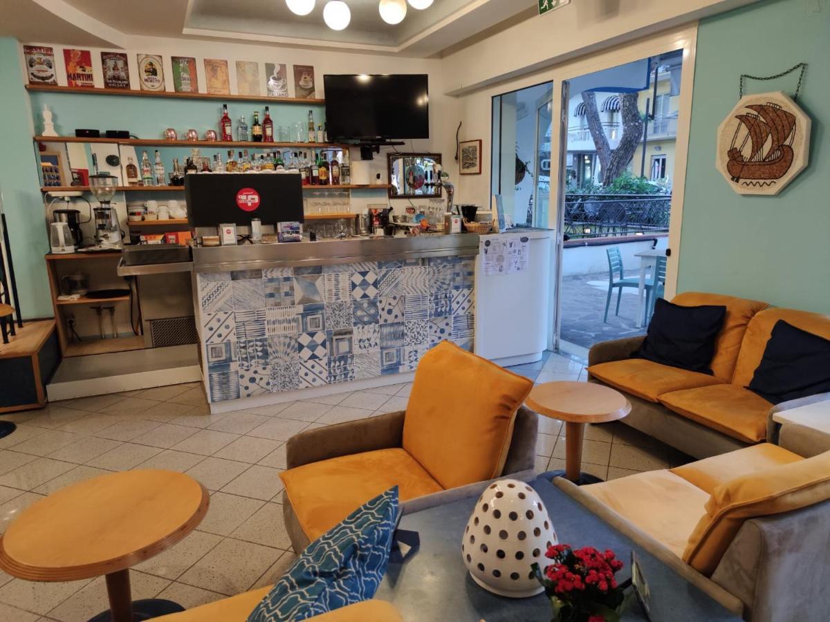 Hotel Adria B&B - Colazione Fino Alle 12 ميسانو ادرياتيكو المظهر الخارجي الصورة