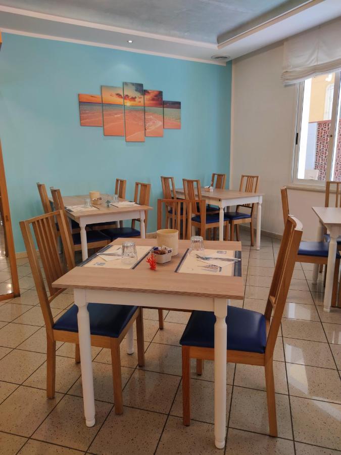 Hotel Adria B&B - Colazione Fino Alle 12 ميسانو ادرياتيكو المظهر الخارجي الصورة