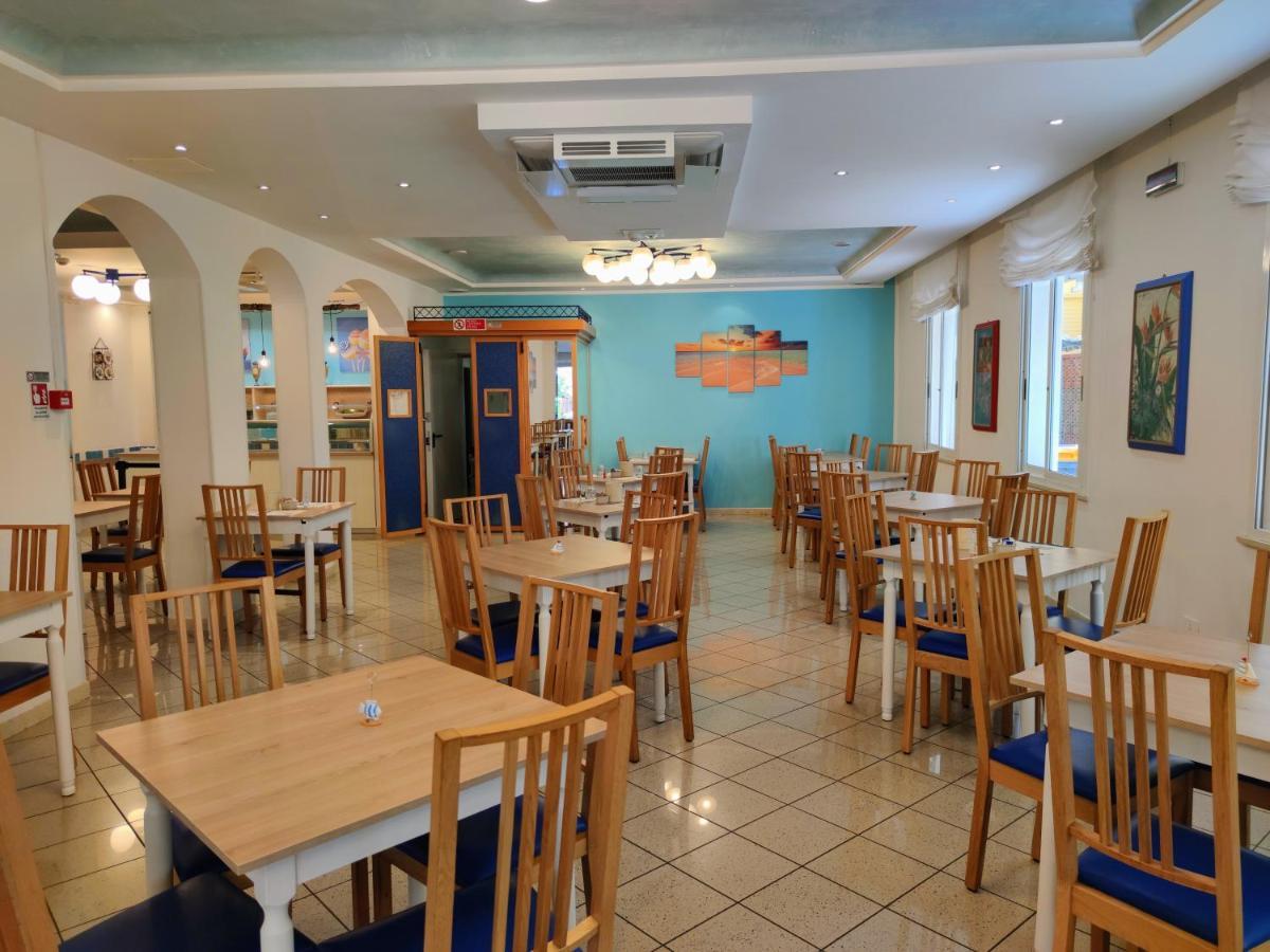 Hotel Adria B&B - Colazione Fino Alle 12 ميسانو ادرياتيكو المظهر الخارجي الصورة