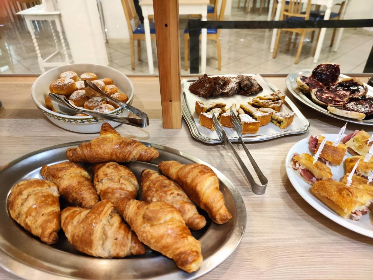 Hotel Adria B&B - Colazione Fino Alle 12 ميسانو ادرياتيكو المظهر الخارجي الصورة