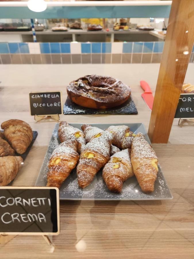 Hotel Adria B&B - Colazione Fino Alle 12 ميسانو ادرياتيكو المظهر الخارجي الصورة