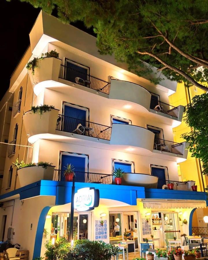 Hotel Adria B&B - Colazione Fino Alle 12 ميسانو ادرياتيكو المظهر الخارجي الصورة