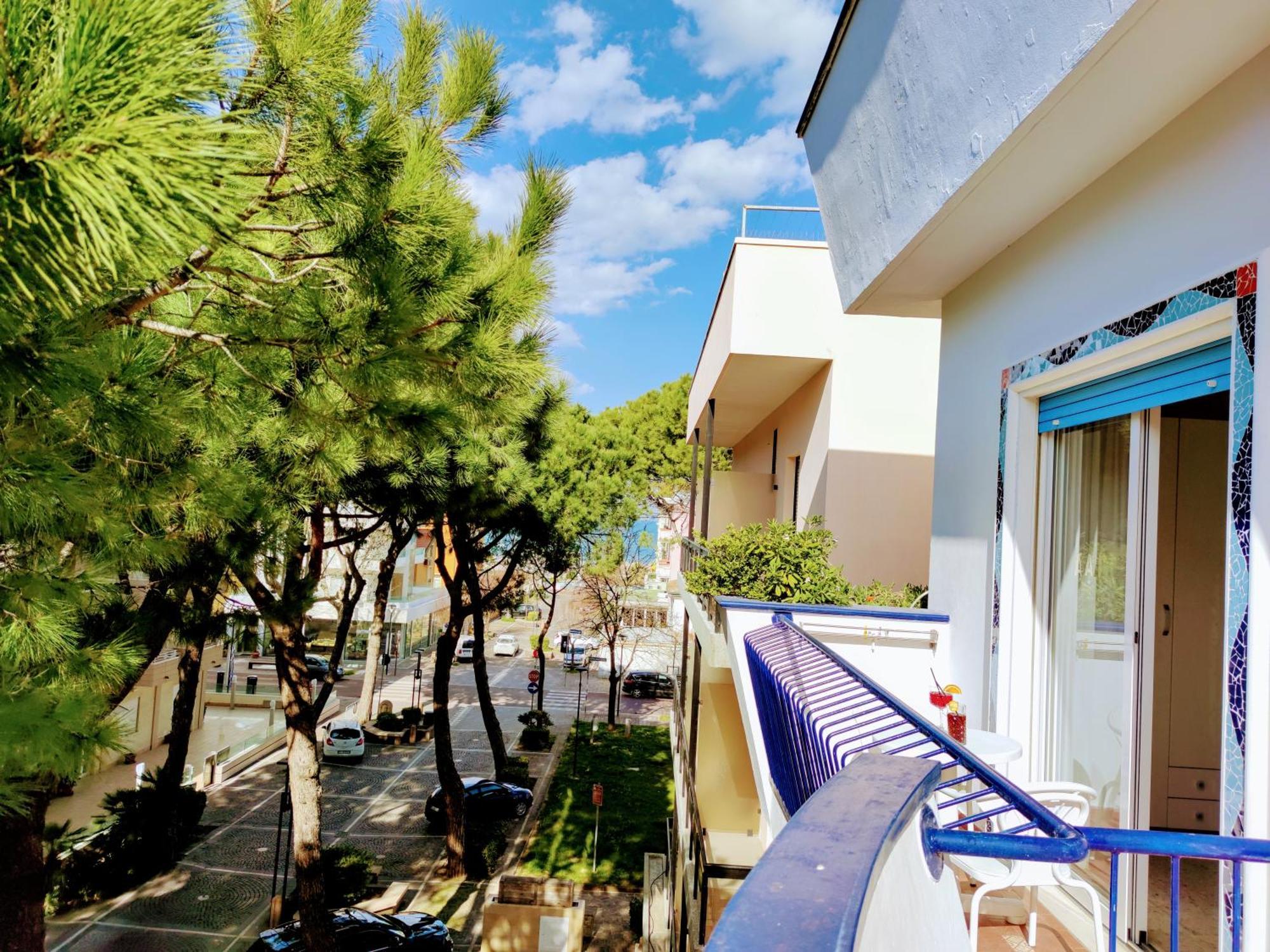 Hotel Adria B&B - Colazione Fino Alle 12 ميسانو ادرياتيكو الغرفة الصورة