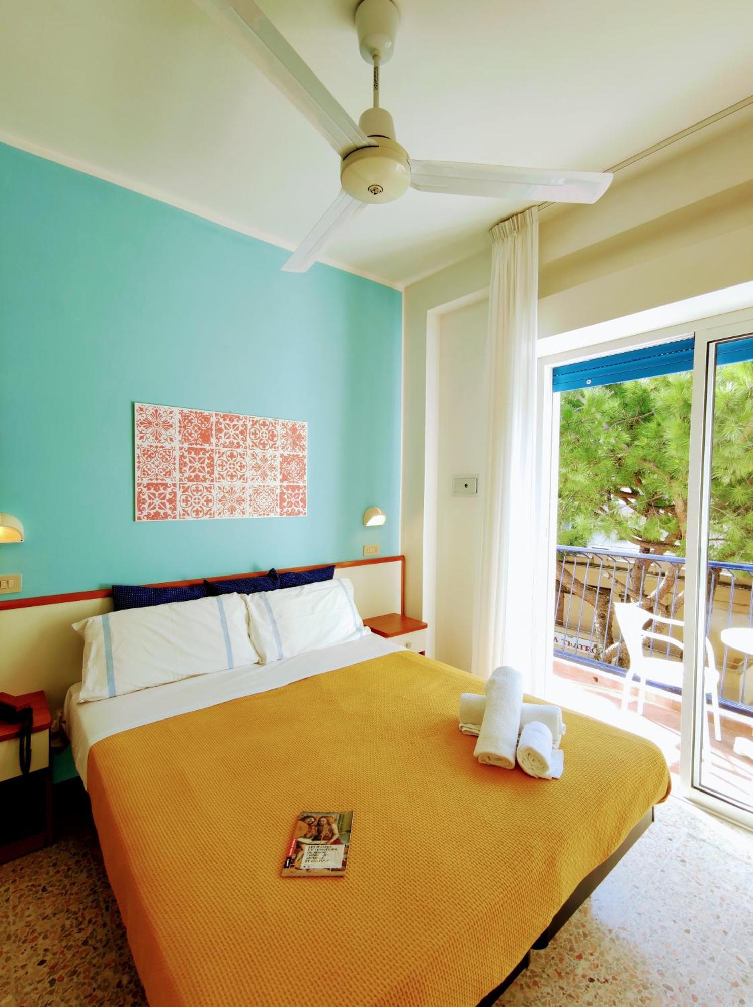 Hotel Adria B&B - Colazione Fino Alle 12 ميسانو ادرياتيكو الغرفة الصورة
